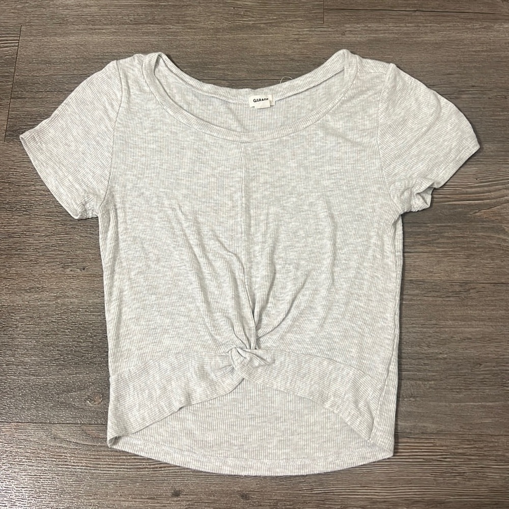 Garage front knot grey cropped short sleeve t-shirt